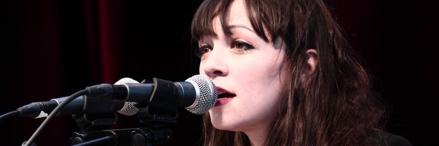 The young Mexican singer-songwriter Natalia Lafourcade gave a memorable performance at Café scenen late Friday afternoon.